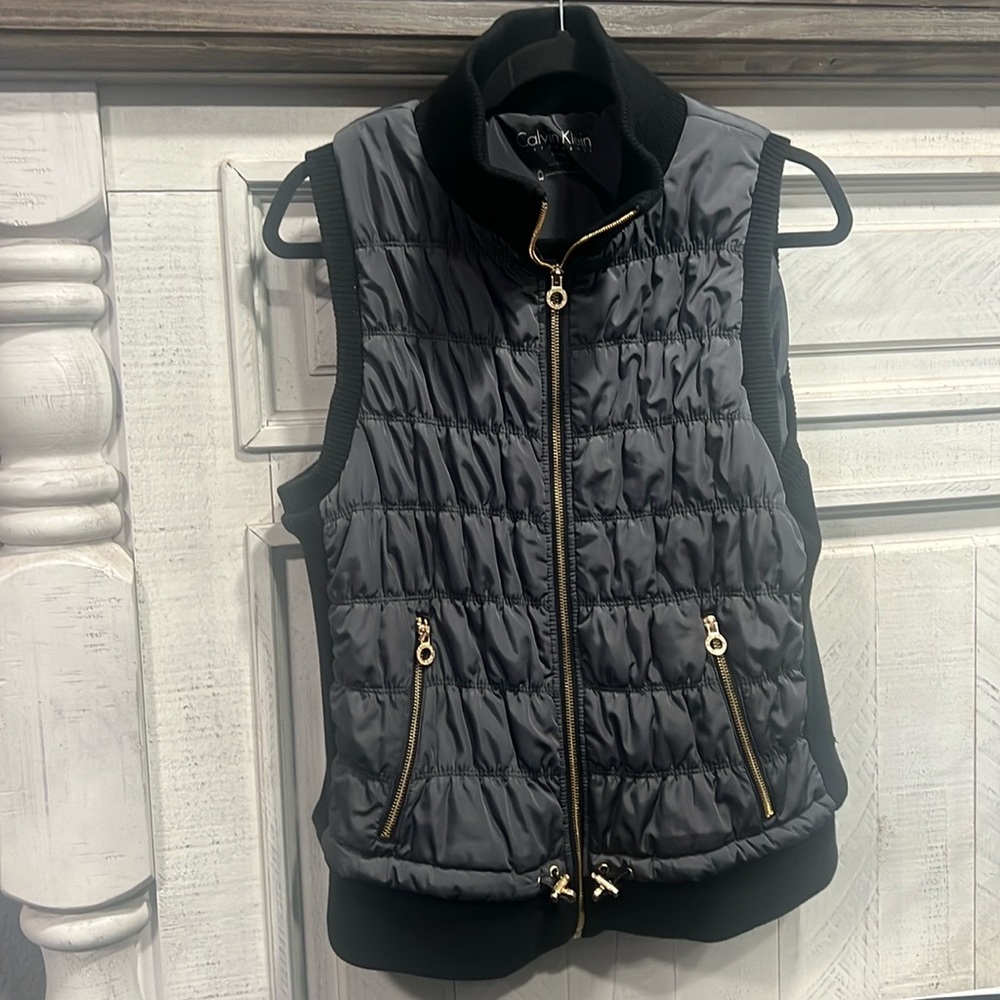 Women’s Calvin Klein Vest - Size XL